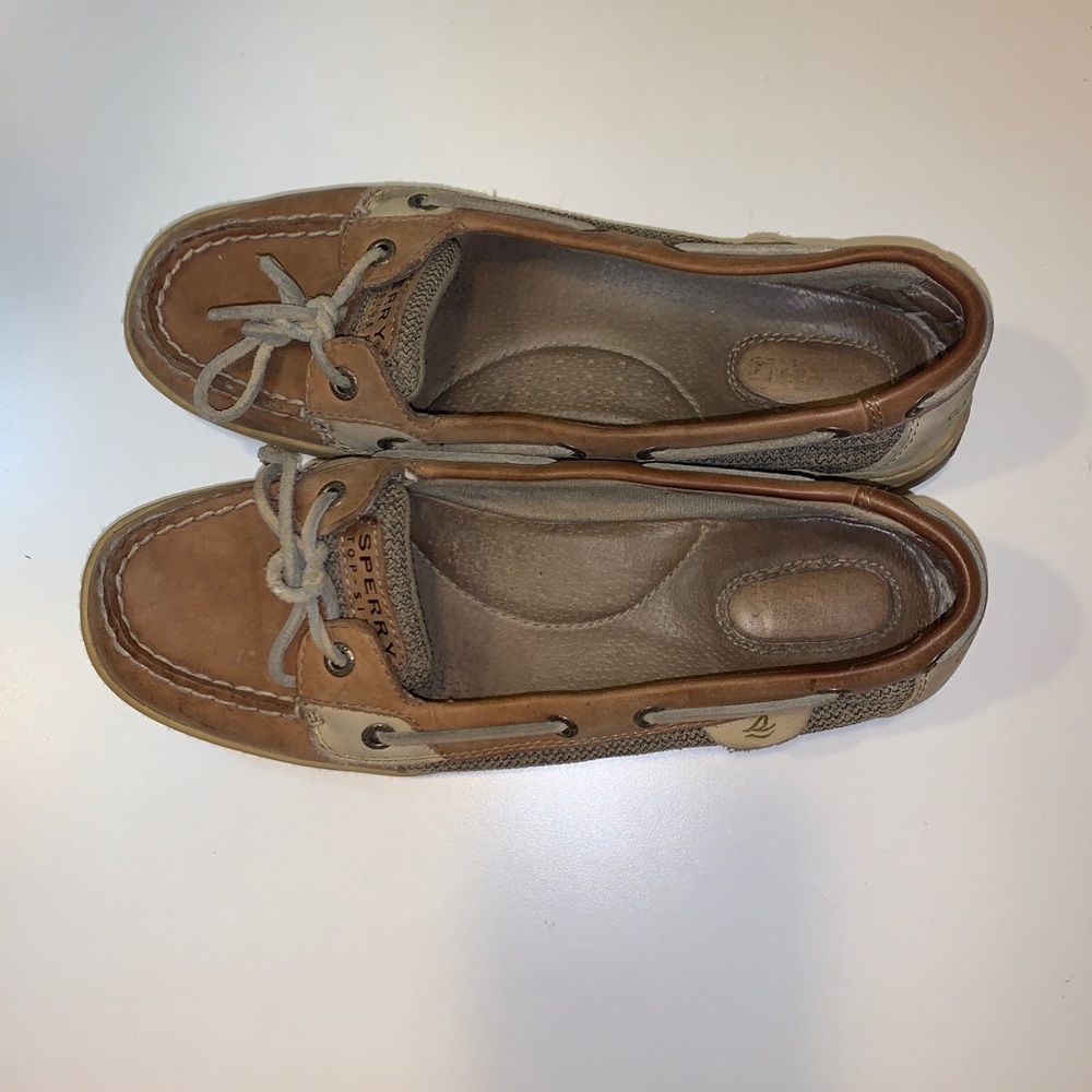 Woman’s Sperry angelfish boat shoe